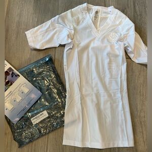 Intelliskin Men’s Essential Tee Posture Cue V Neck White sz XS Workout Top